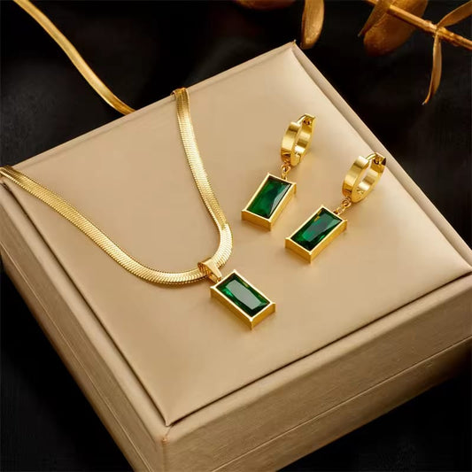 Emerald Elegance – 18K Gold-Plated Necklace &amp; Earrings Set